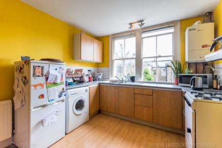 2 bedroom Flat to let in Helix Road, Brixton, London, SW2