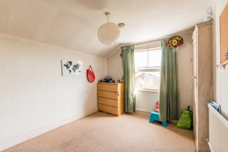 2 bedroom Flat to let in Helix Road, Brixton, London, SW2