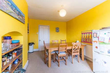 2 bedroom Flat to let in Helix Road, Brixton, London, SW2