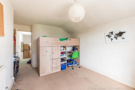 2 bedroom Flat to let in Helix Road, Brixton, London, SW2