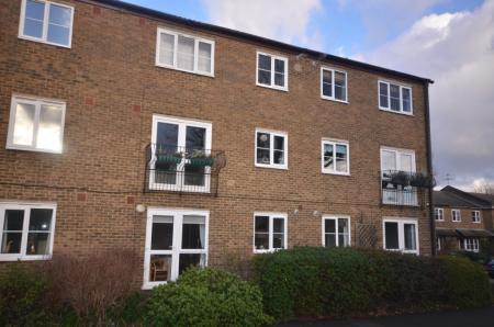2 bedroom Flat to let in St Gerards Close, Clapham Common, Clapham, London, SW4