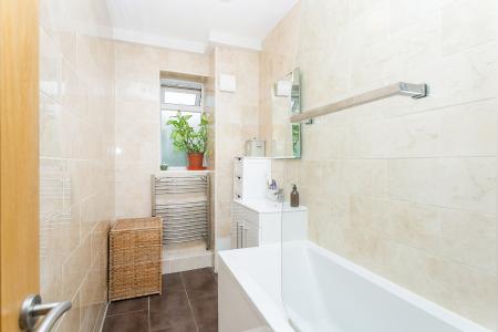 2 bedroom Flat for sale in Charters Close, Gipsy Hill, London, SE19