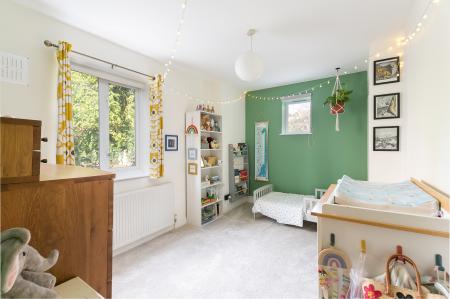 2 bedroom Flat for sale in Charters Close, Gipsy Hill, London, SE19