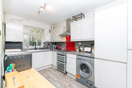 2 bedroom Flat for sale in Charters Close, Gipsy Hill, London, SE19