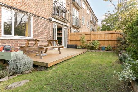 2 bedroom Flat for sale in Charters Close, Gipsy Hill, London, SE19
