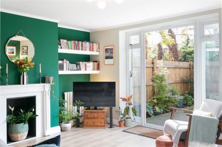 2 bedroom Flat for sale in Charters Close, Gipsy Hill, London, SE19