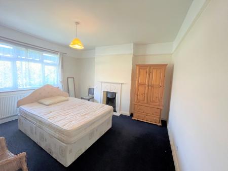 2 bedroom House share to let in Athlone RD, Brixton, London, SW2