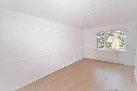 3 bedroom Flat to let in Bowen Drive, West Dulwich, London, SE21