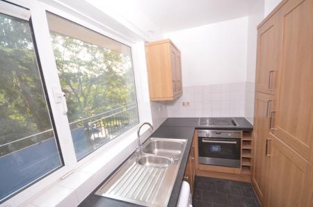 3 bedroom Flat to let in Bowen Drive, West Dulwich, London, SE21