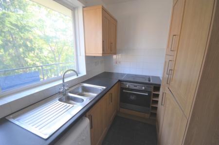 3 bedroom Flat to let in Bowen Drive, West Dulwich, London, SE21