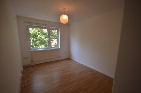 3 bedroom Flat to let in Bowen Drive, West Dulwich, London, SE21