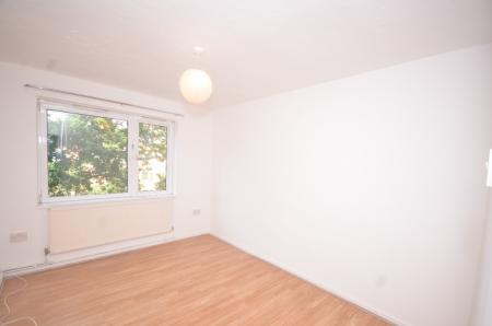 3 bedroom Flat to let in Bowen Drive, West Dulwich, London, SE21