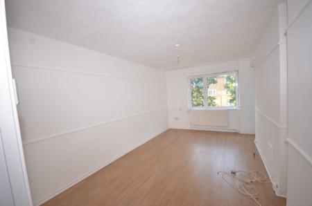 3 bedroom Flat to let in Bowen Drive, West Dulwich, London, SE21