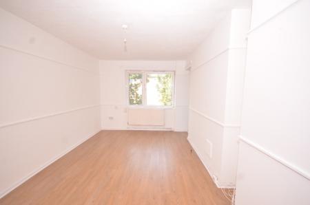 3 bedroom Flat to let in Bowen Drive, West Dulwich, London, SE21