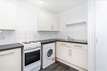 1 bedroom Flat for sale in Ashdown Way, London, SW17