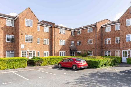 1 bedroom Flat for sale in Ashdown Way, London, SW17
