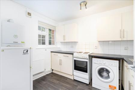 1 bedroom Flat for sale in Ashdown Way, London, SW17