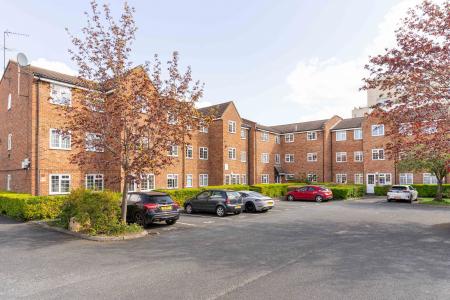 1 bedroom Flat for sale in Ashdown Way, London, SW17