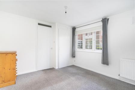 1 bedroom Flat for sale in Ashdown Way, London, SW17