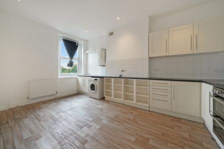 3 bedroom Flat to let in Dalton Street, West Norwood, London, SE27