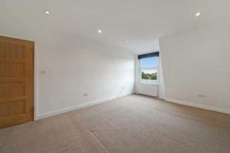 3 bedroom Flat to let in Dalton Street, West Norwood, London, SE27