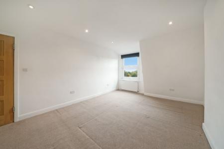 3 bedroom Flat to let in Dalton Street, West Norwood, London, SE27