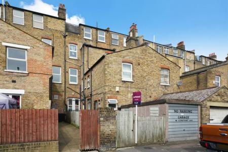 3 bedroom Flat to let in Dalton Street, West Norwood, London, SE27