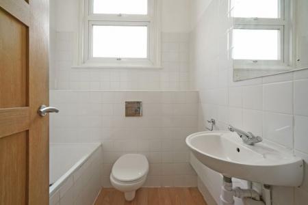 3 bedroom Flat to let in Dalton Street, West Norwood, London, SE27