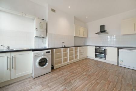 3 bedroom Flat to let in Dalton Street, West Norwood, London, SE27