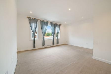 3 bedroom Flat to let in Dalton Street, West Norwood, London, SE27
