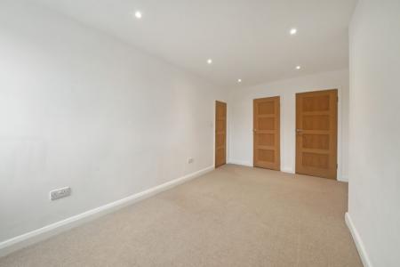 3 bedroom Flat to let in Dalton Street, West Norwood, London, SE27