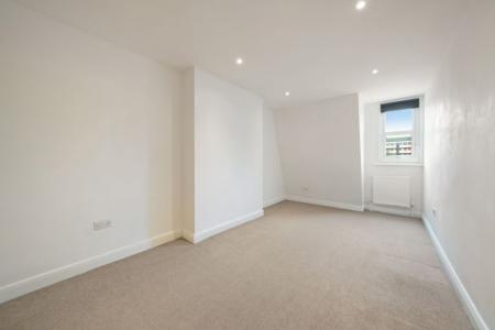 3 bedroom Flat to let in Dalton Street, West Norwood, London, SE27