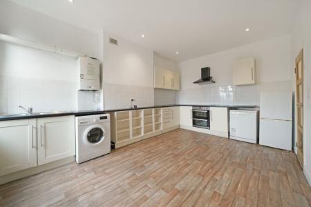 3 bedroom Flat to let in Dalton Street, West Norwood, London, SE27