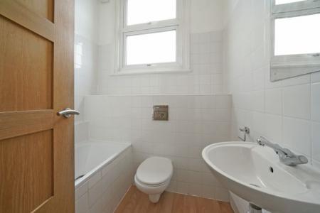 3 bedroom Flat to let in Dalton Street, West Norwood, London, SE27