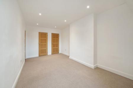 3 bedroom Flat to let in Dalton Street, West Norwood, London, SE27