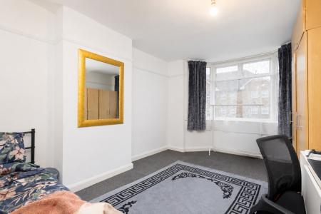 3 bedroom Terraced House for sale in Thornton Road, Thornton Heath, Croydon, CR7