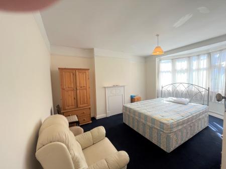 1 bedroom Flat to let in Athlone Terrace, Brixton, London, SW2