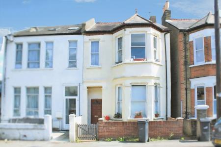2 bedroom Flat to let in Hainthorpe Rd, West Norwood, London, SE27
