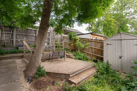 2 bedroom Flat for sale in Thornlaw Road, West Norwood, London, SE27