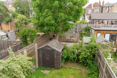 2 bedroom Flat for sale in Thornlaw Road, West Norwood, London, SE27