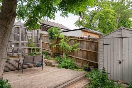 2 bedroom Flat for sale in Thornlaw Road, West Norwood, London, SE27