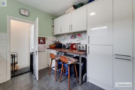 1 bedroom Maisonette for sale in Gipsy Road, West Norwood, London, SE27