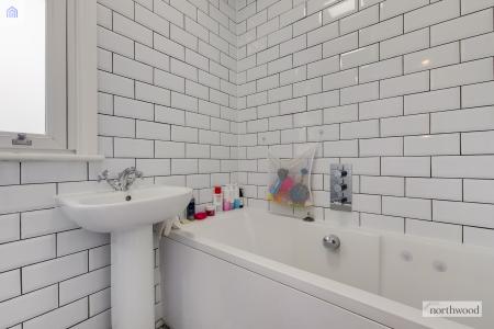 1 bedroom Maisonette for sale in Gipsy Road, West Norwood, London, SE27