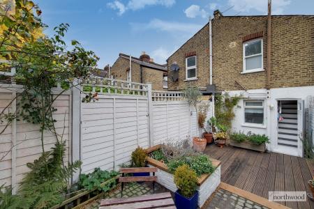 1 bedroom Maisonette for sale in Gipsy Road, West Norwood, London, SE27
