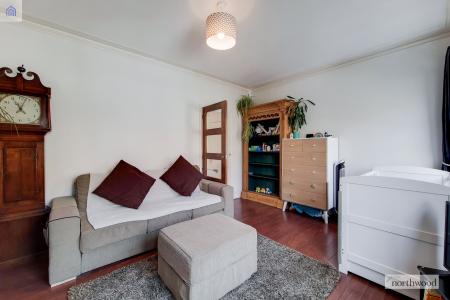 1 bedroom Maisonette for sale in Gipsy Road, West Norwood, London, SE27