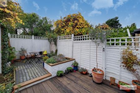 1 bedroom Maisonette for sale in Gipsy Road, West Norwood, London, SE27