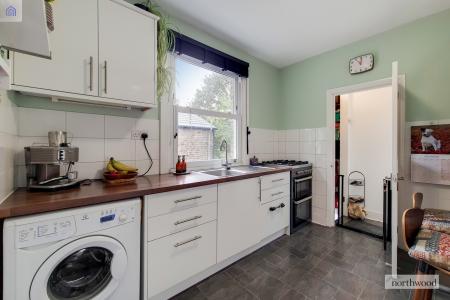 1 bedroom Maisonette for sale in Gipsy Road, West Norwood, London, SE27