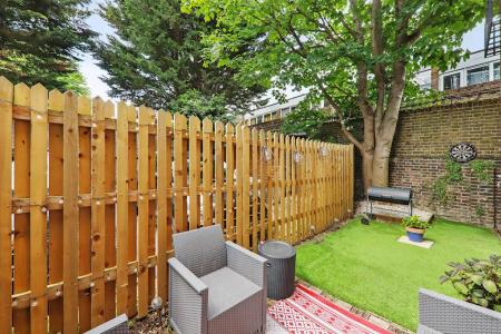 1 bedroom Flat to let in Elderwood Place, West Norwood, London, SE27