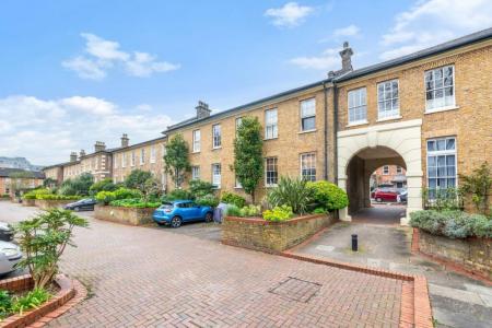 1 bedroom Flat to let in Elderwood Place, West Norwood, London, SE27