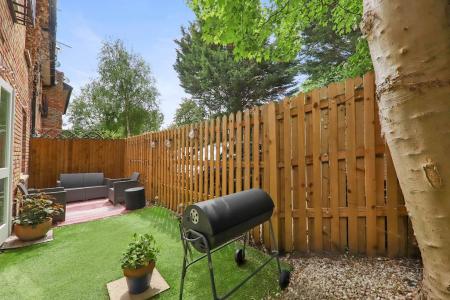 1 bedroom Flat to let in Elderwood Place, West Norwood, London, SE27